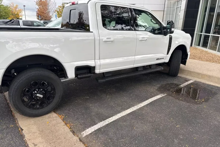 2025 Ford F-350 Lariat photo 1