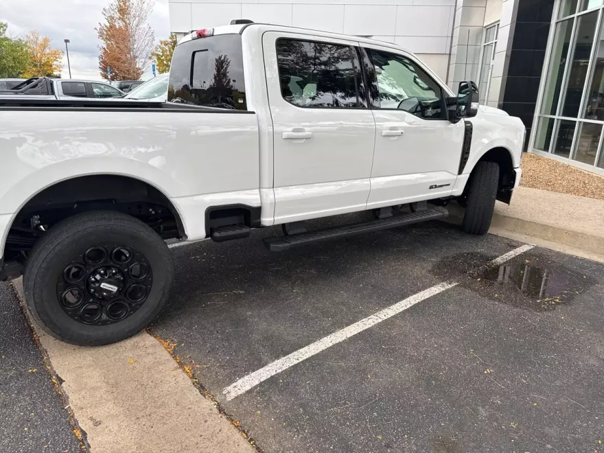 2025 Ford F-350 Lariat photo 1