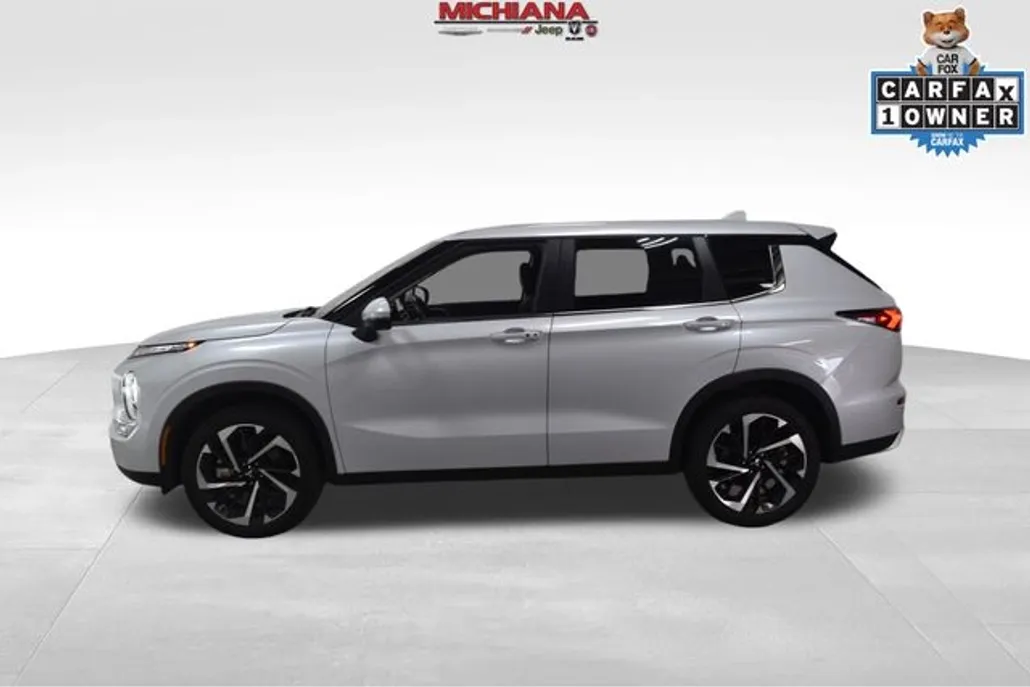 2024 Mitsubishi Outlander SE photo 1