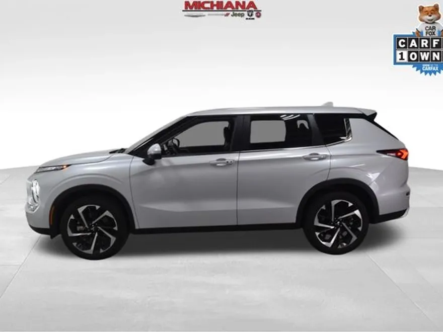 2024 Mitsubishi Outlander SE photo 1