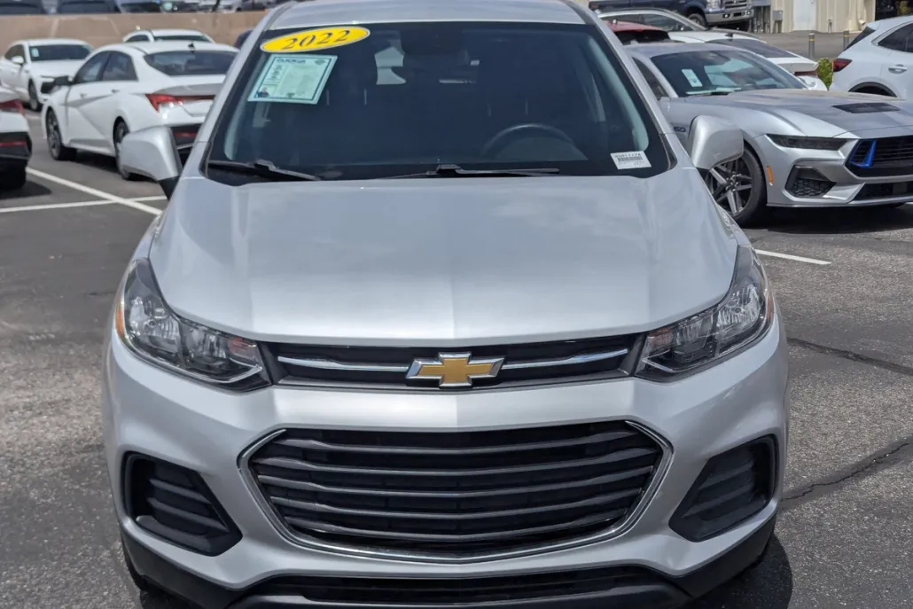 2022 Chevrolet Trax LS photo 1