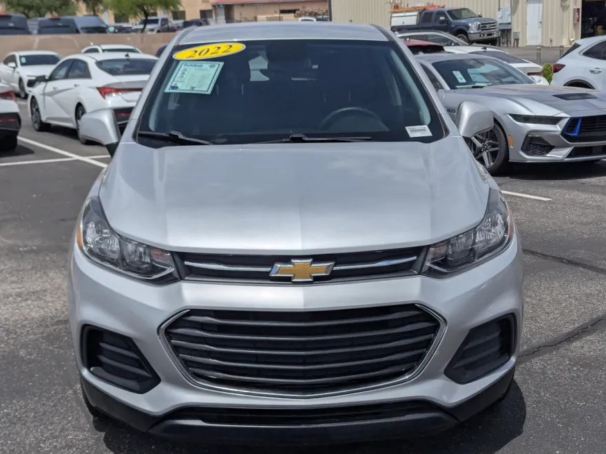2022 Chevrolet Trax LS photo 1