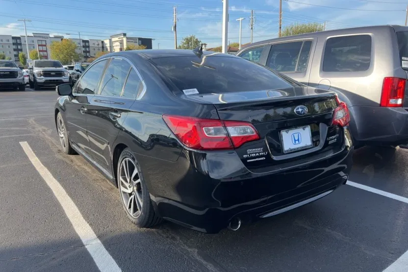2017 Subaru Legacy 2.5i photo 1