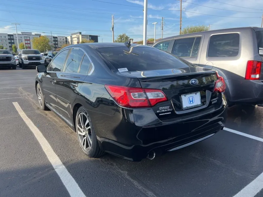 2017 Subaru Legacy 2.5i photo 1