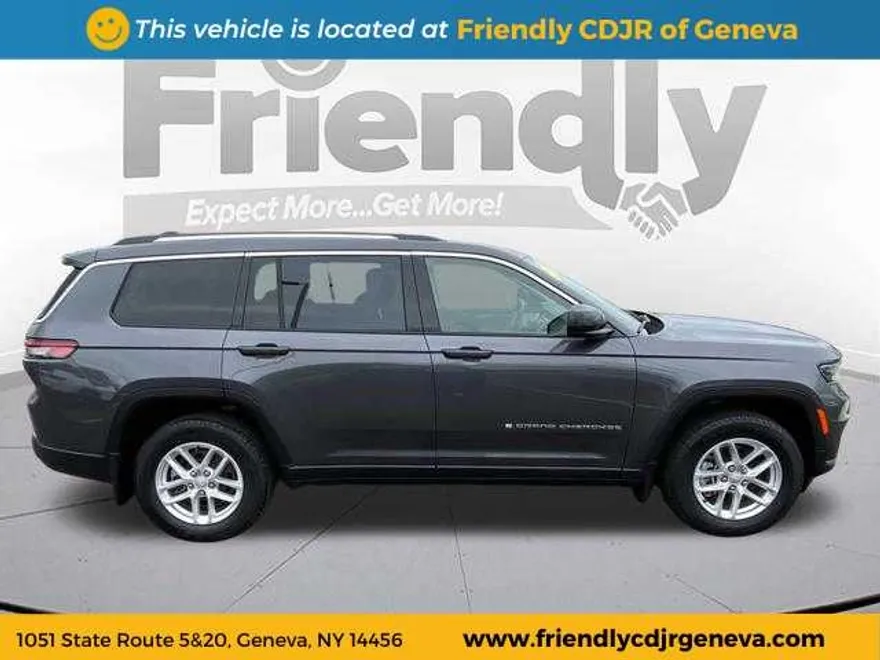 2023 Jeep Grand Cherokee Laredo photo 1