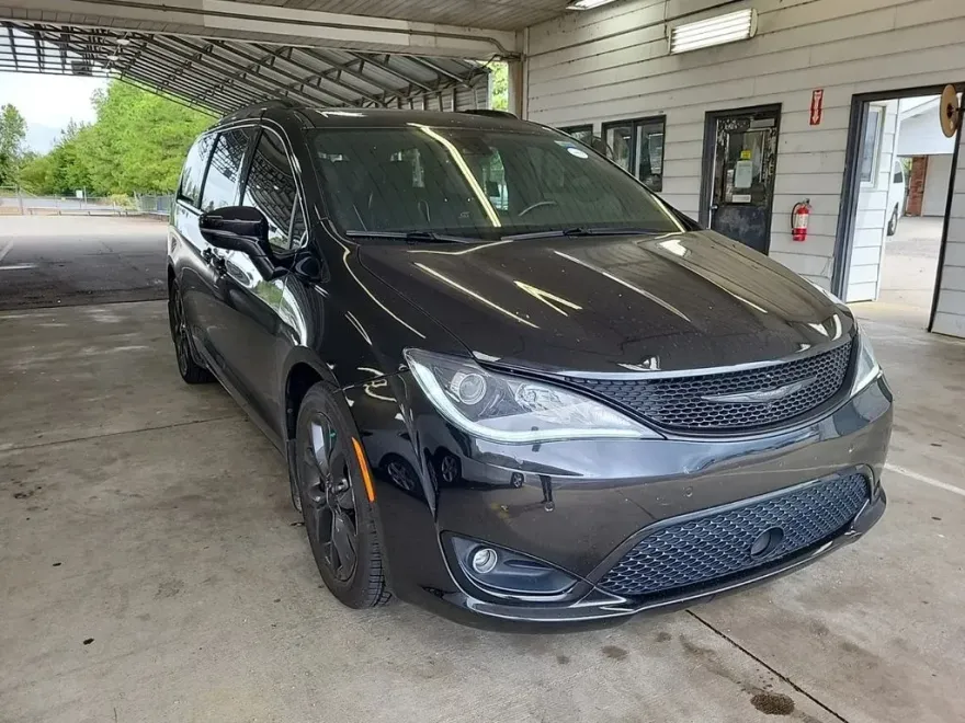 2019 Chrysler Pacifica Limited photo 1