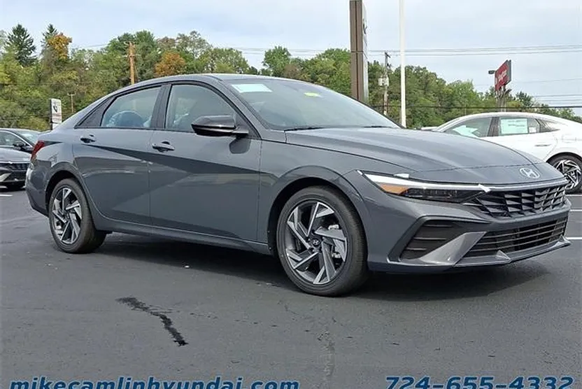 2025 Hyundai Elantra SEL Sport photo 1