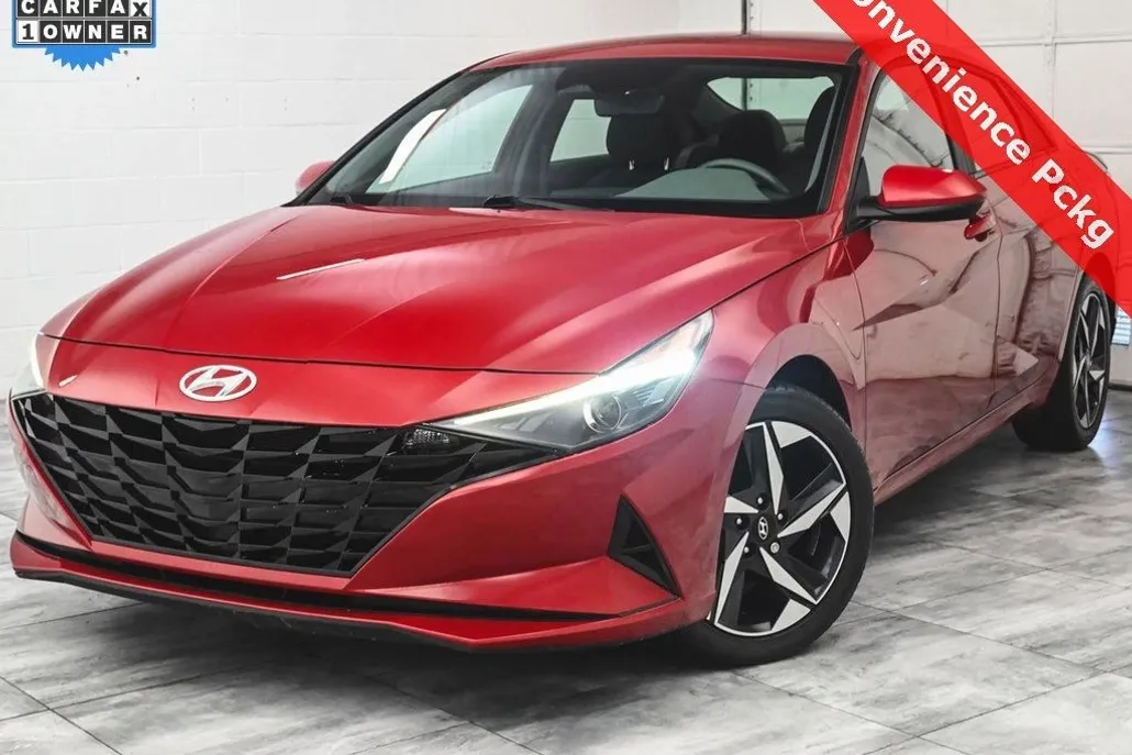2023 Hyundai Elantra SEL photo 1