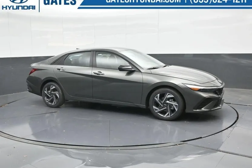 2025 Hyundai Elantra SEL Sport photo 1