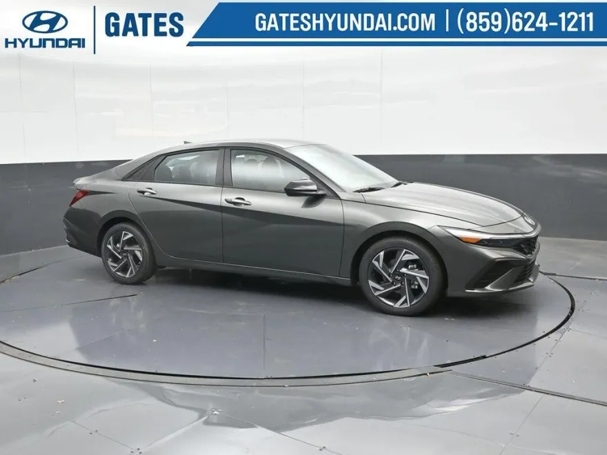 2025 Hyundai Elantra SEL Sport photo 1