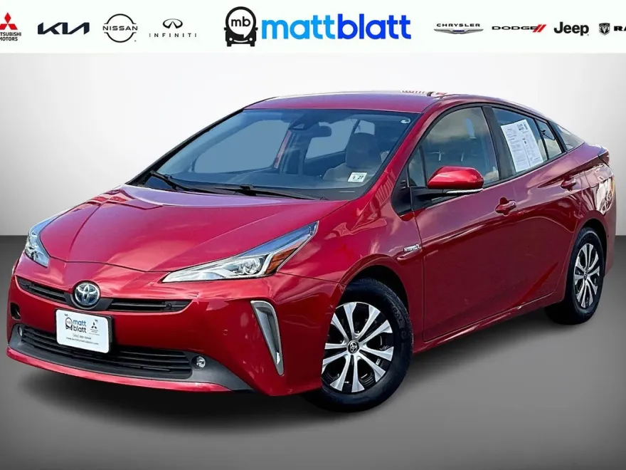 2022 Toyota Prius LE photo 1