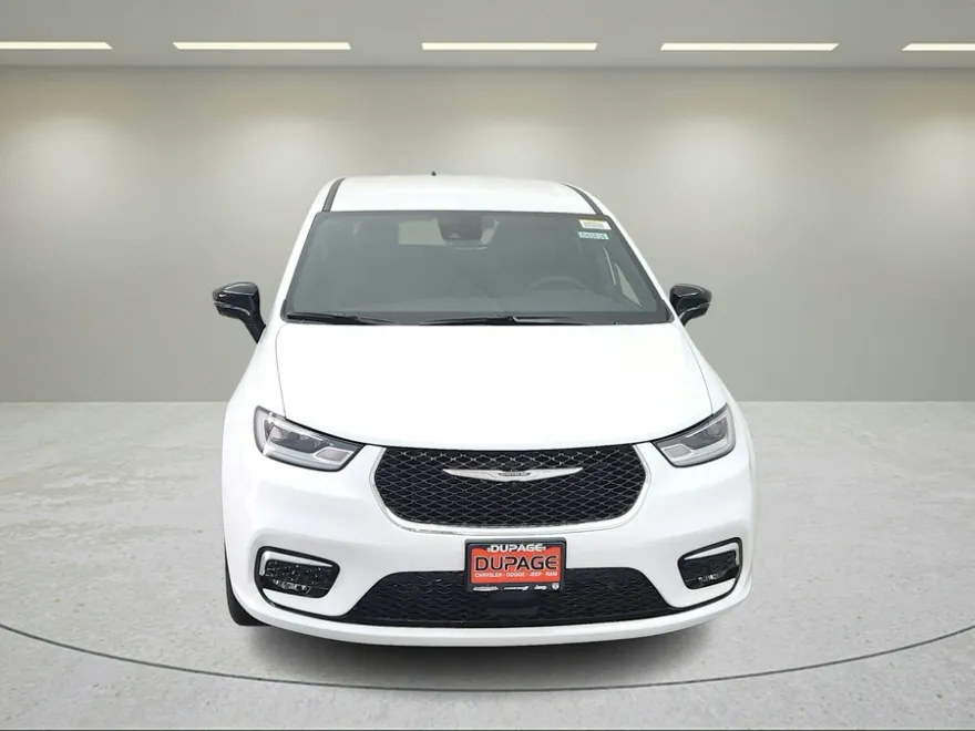 2026 Chrysler Pacifica photo 2