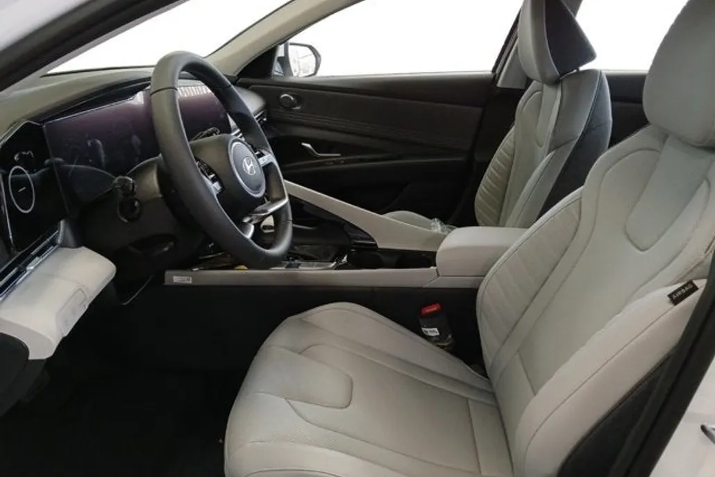 2025 Hyundai Elantra Hybrid Limited photo 1