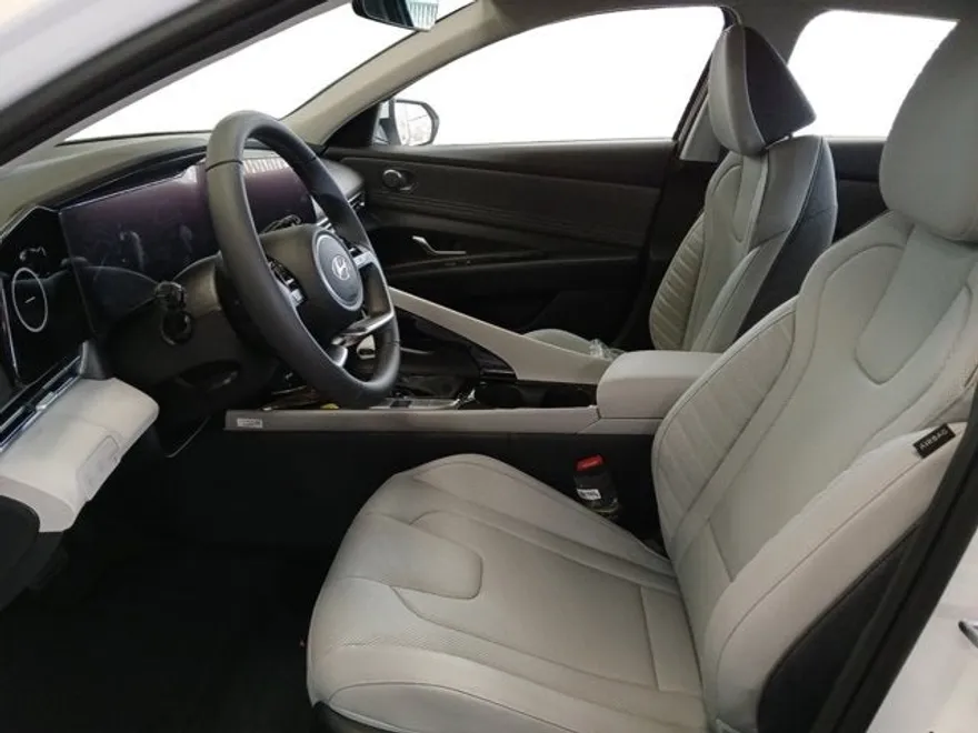 2025 Hyundai Elantra Hybrid Limited photo 1