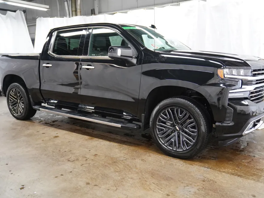 2022 Chevrolet Silverado 1500 High Country photo 1