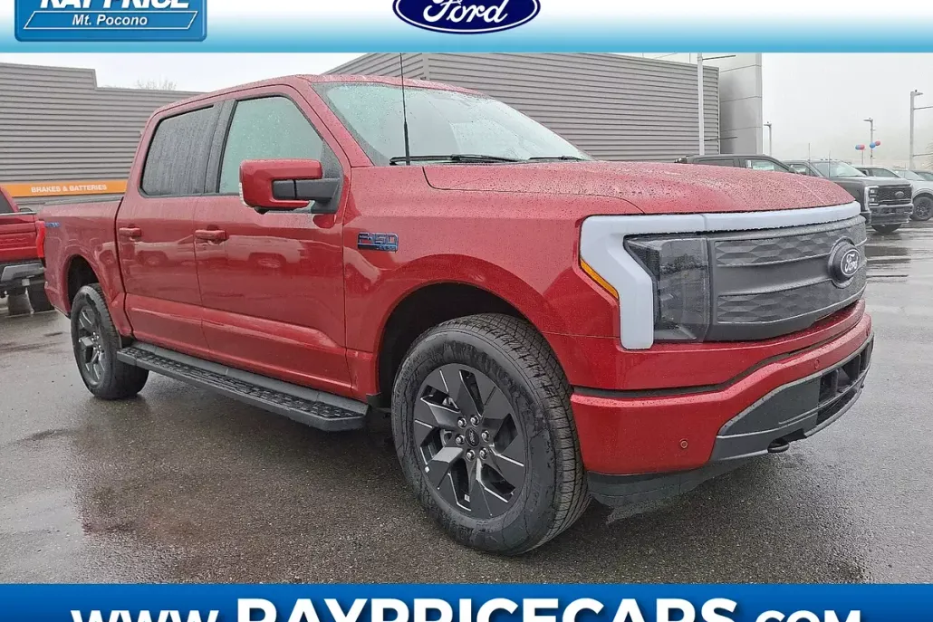 2025 Ford F-150 Lightning Lariat photo 1