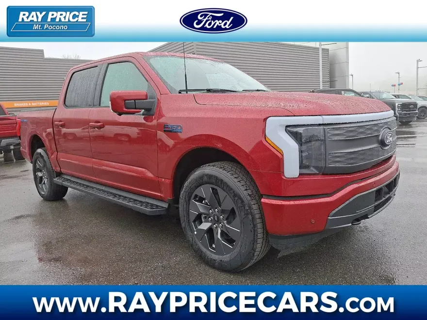 2025 Ford F-150 Lightning Lariat photo 1