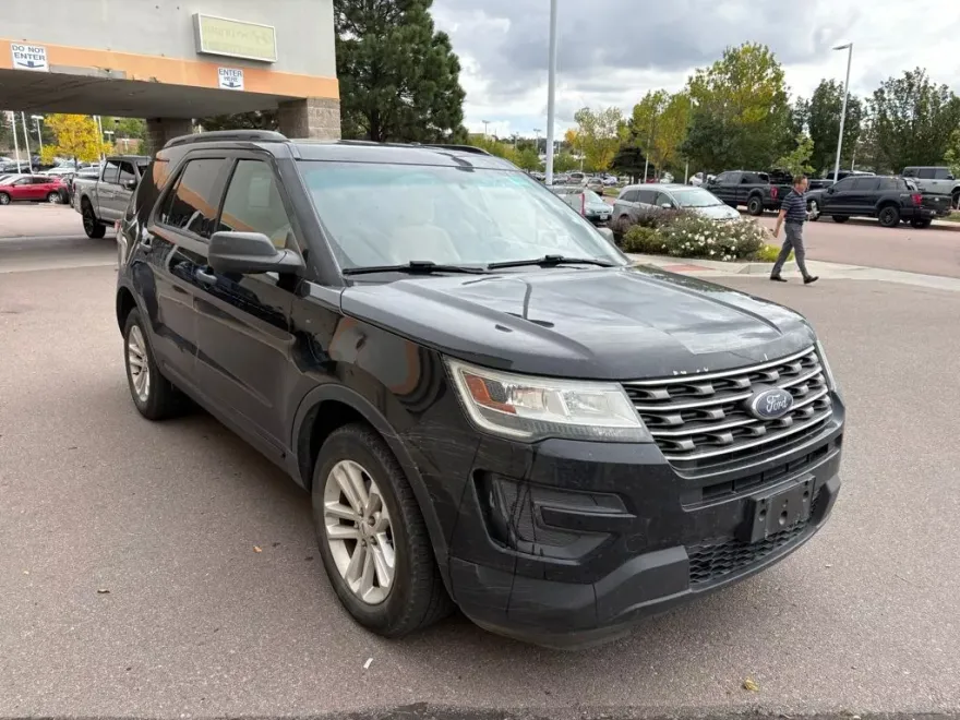 2016 Ford Explorer Base photo 1