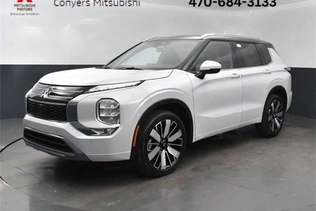 2025 Mitsubishi Outlander SEL photo 1