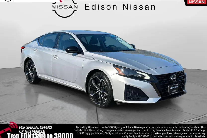 2023 Nissan Altima 2.5 SR photo 1