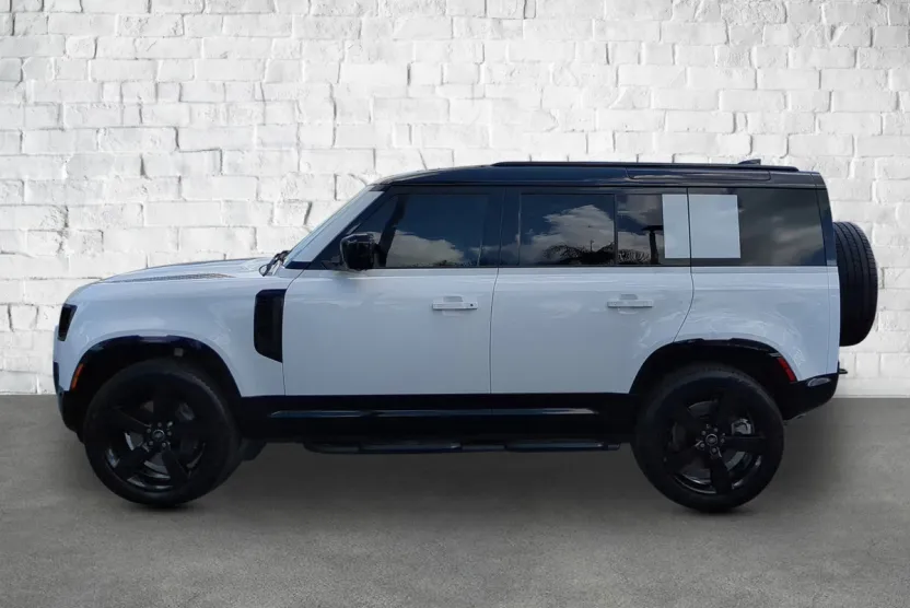 2025 Land Rover Defender X-Dynamic SE photo 1