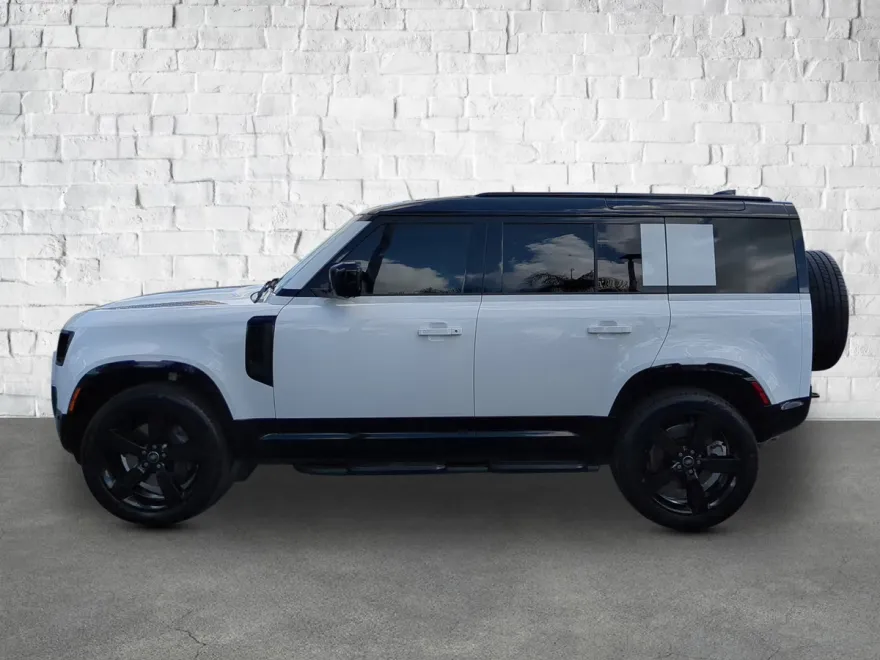 2025 Land Rover Defender X-Dynamic SE photo 1