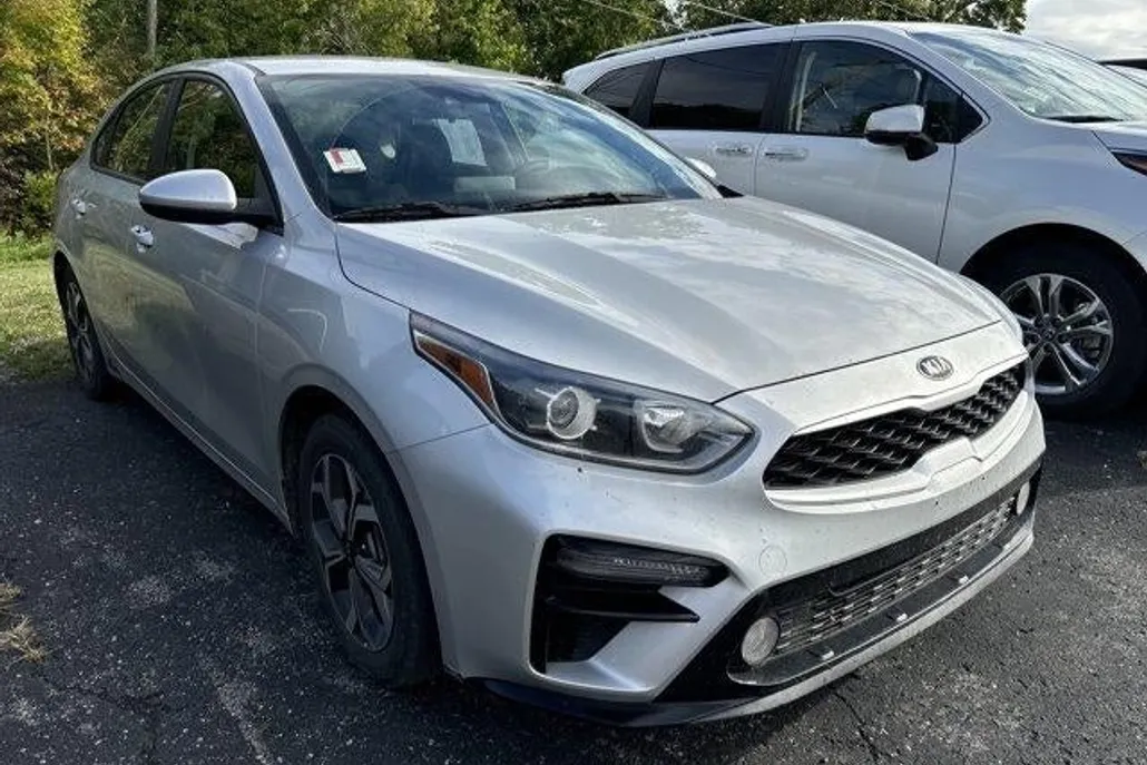 2019 Kia Forte LXS photo 1