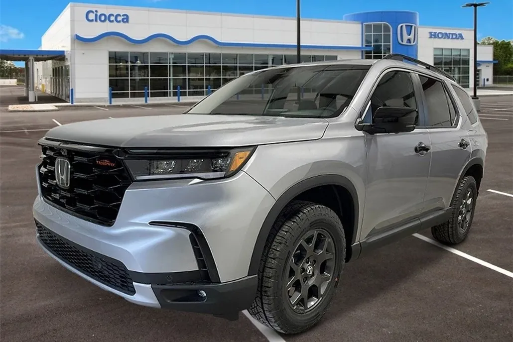 2025 Honda Pilot TrailSport photo 1