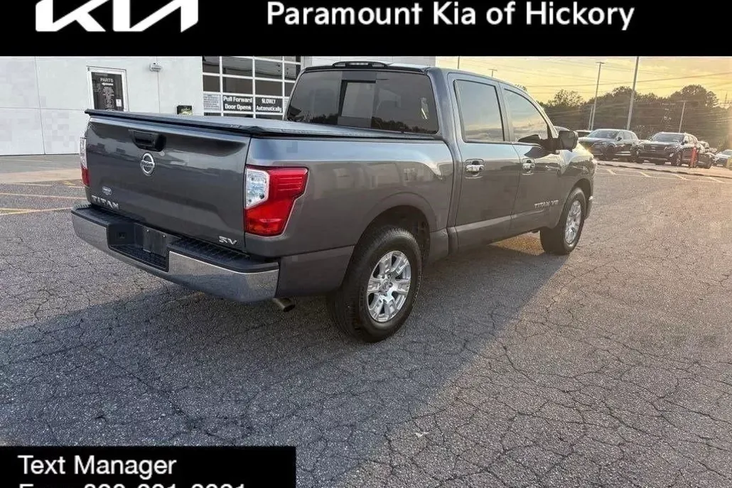 2019 Nissan Titan SV photo 1