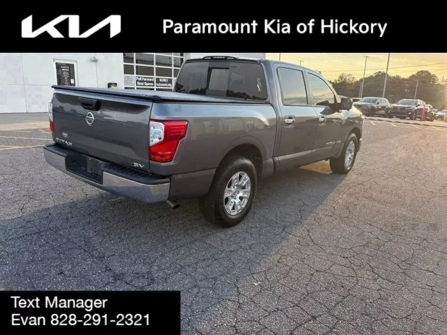 2019 Nissan Titan SV photo 1