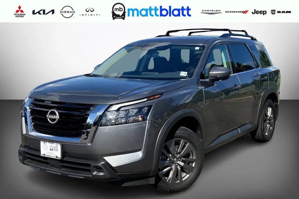 2023 Nissan Pathfinder SV photo 1