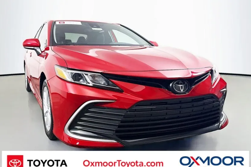 2023 Toyota Camry LE photo 1