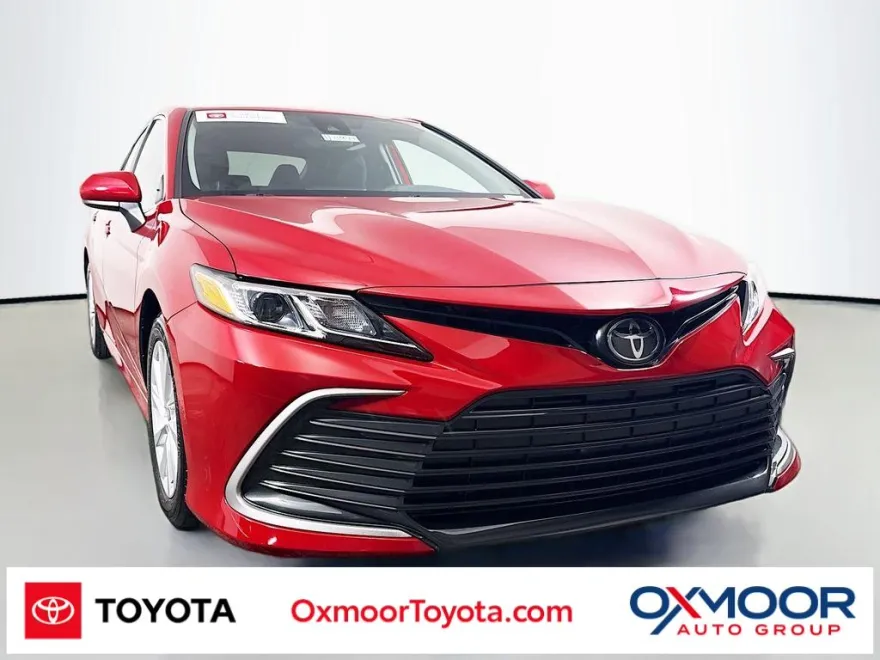 2023 Toyota Camry LE photo 1