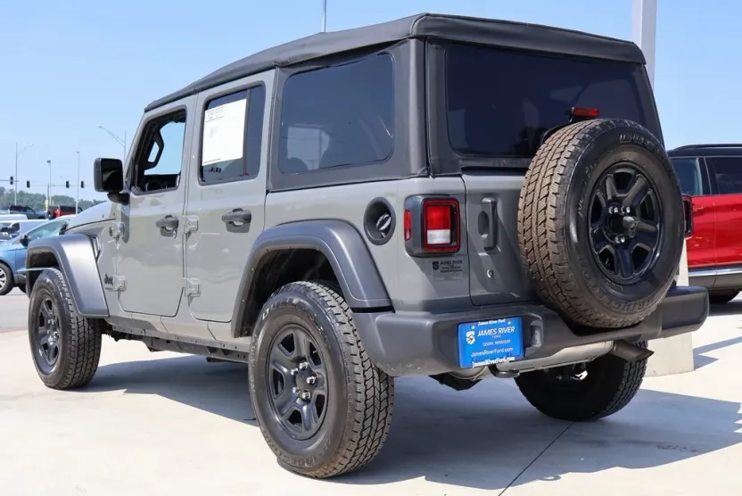 2022 Jeep Wrangler Unlimited Sport photo 1