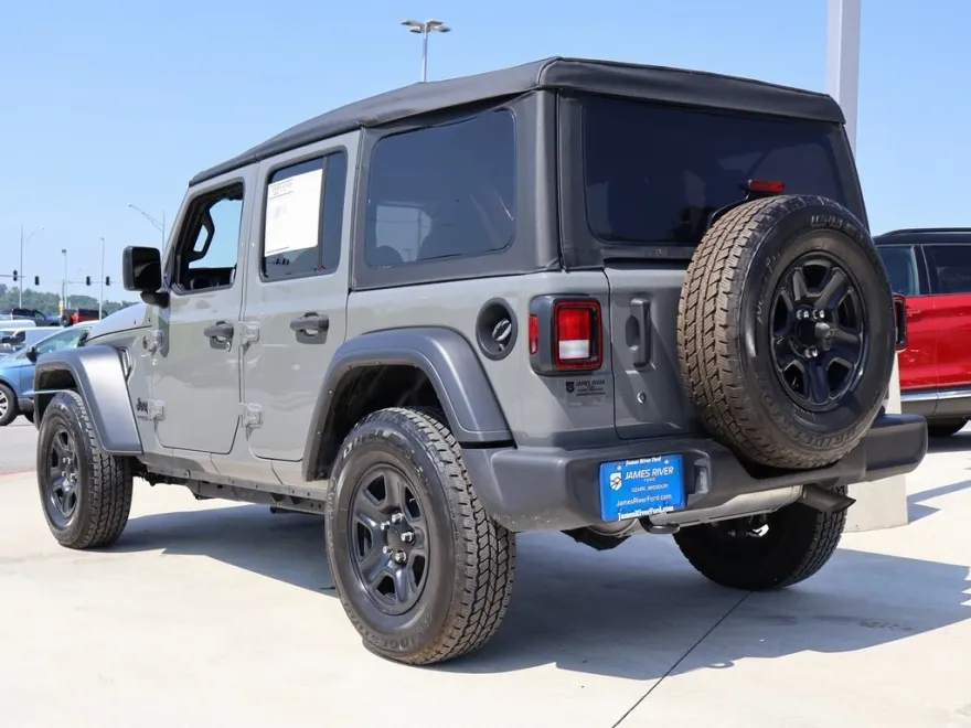 2022 Jeep Wrangler Unlimited Sport photo 1