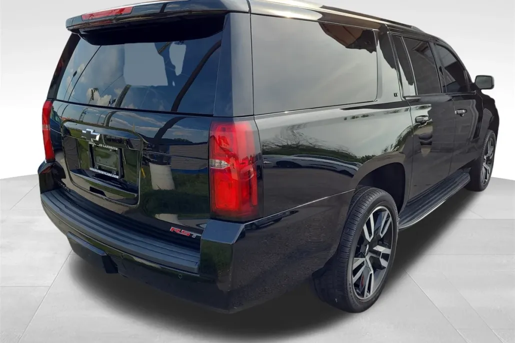 2020 Chevrolet Suburban LT photo 1