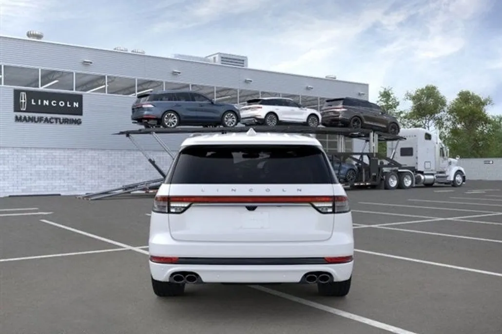 2025 Lincoln Aviator Base photo 1