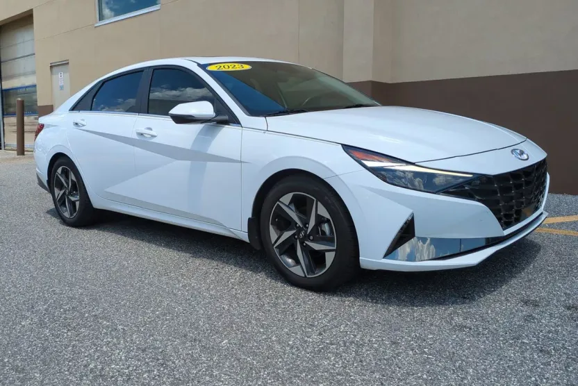 2023 Hyundai Elantra Limited photo 1
