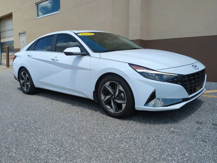 2023 Hyundai Elantra Limited photo 1