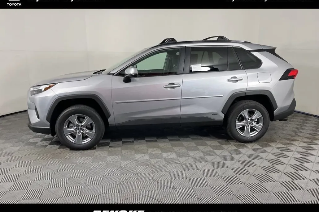 2025 Toyota RAV4 Hybrid XLE photo 1