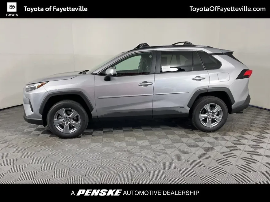 2025 Toyota RAV4 Hybrid XLE photo 1