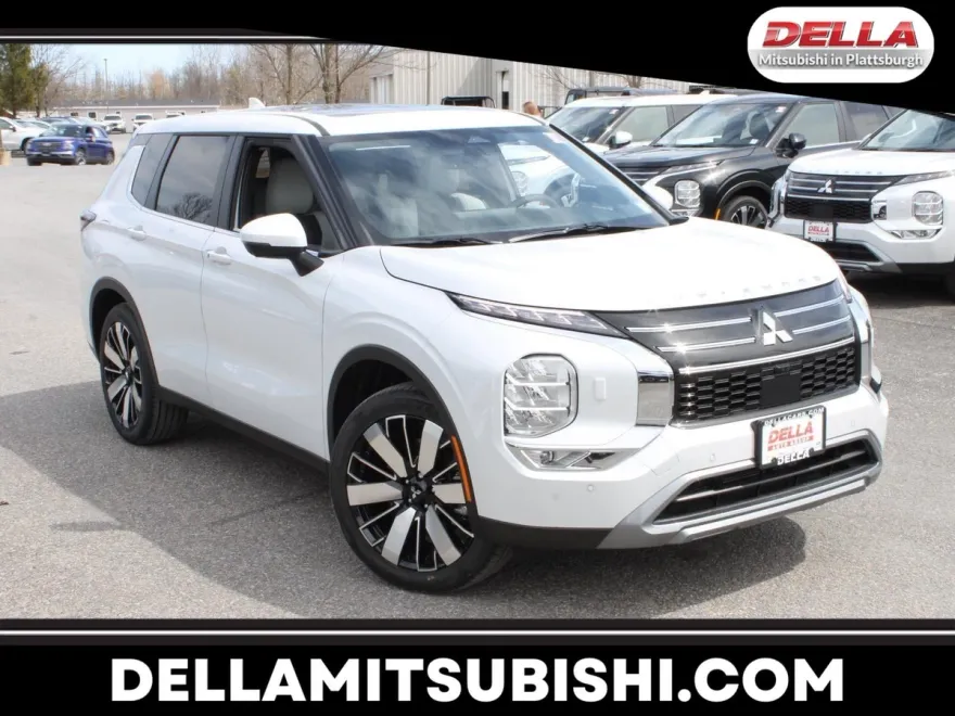 2025 Mitsubishi Outlander SE photo 1