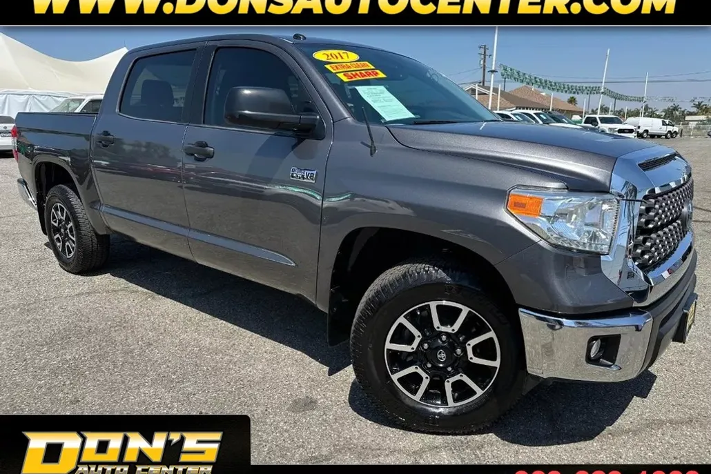 2017 Toyota Tundra SR5 CrewMax photo 1