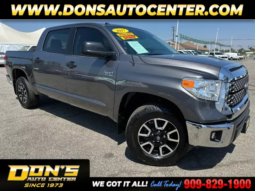 2017 Toyota Tundra SR5 CrewMax photo 1
