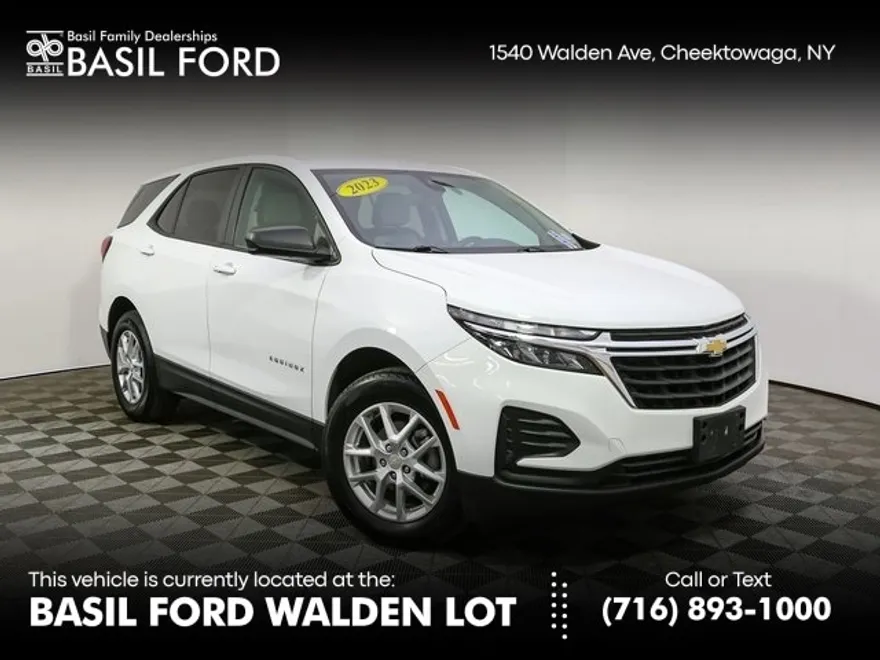 2023 Chevrolet Equinox LS photo 1
