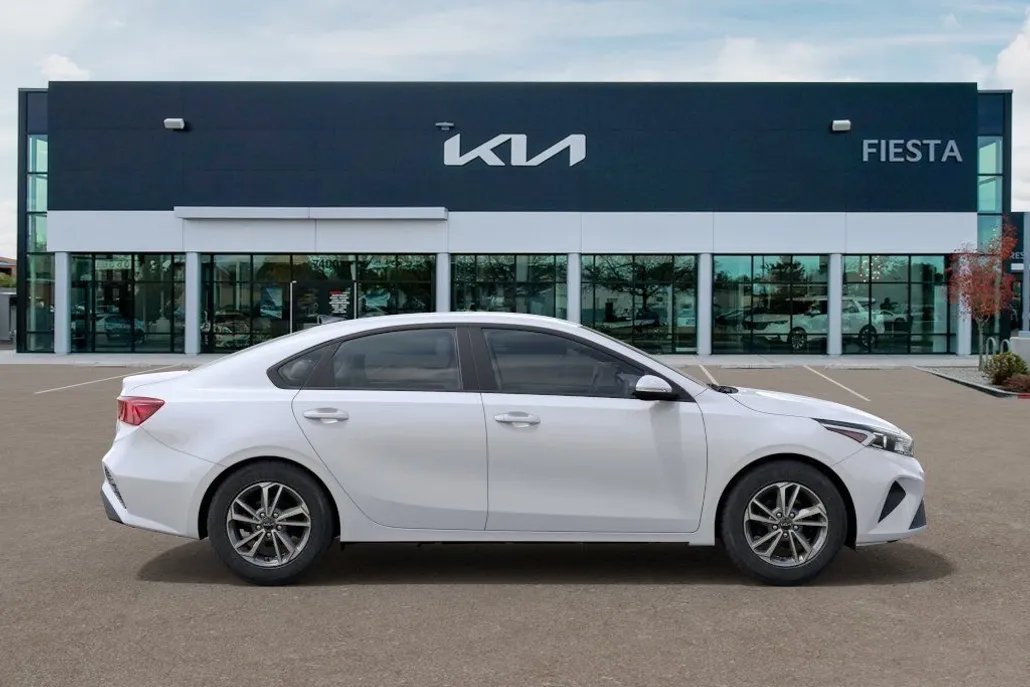 2024 Kia Forte LXS photo 1
