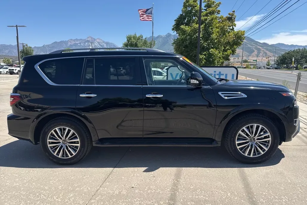 2023 Nissan Armada SL photo 1