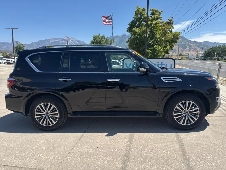 2023 Nissan Armada SL photo 1
