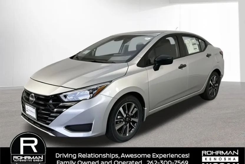 2025 Nissan Versa 1.6 S photo 1