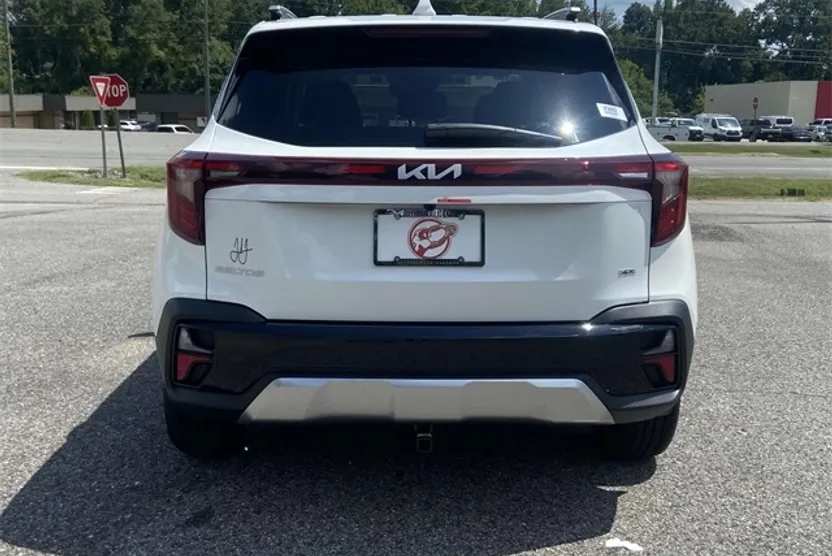 2025 Kia Seltos S photo 1